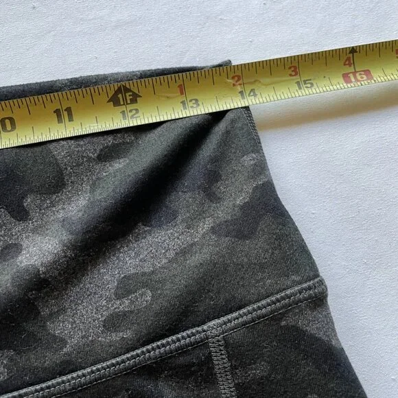 Women’s / Teen’s Fabletics Powerhold Camo Capri Leggings Size Small - Picture 5 of 7